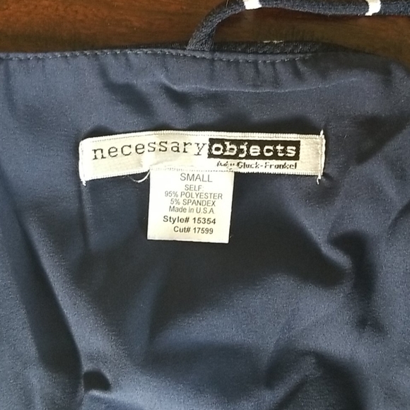 Navy with white stripe crop top - Picture 3 of 3